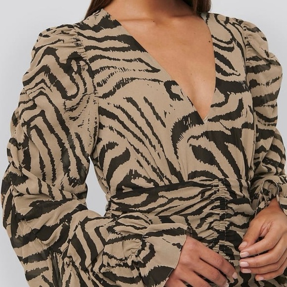 NA-KD NWT Sheer Zebra Animal Print Bodycon Mini Dress Long Sleeve Tan Size S - Picture 2 of 10